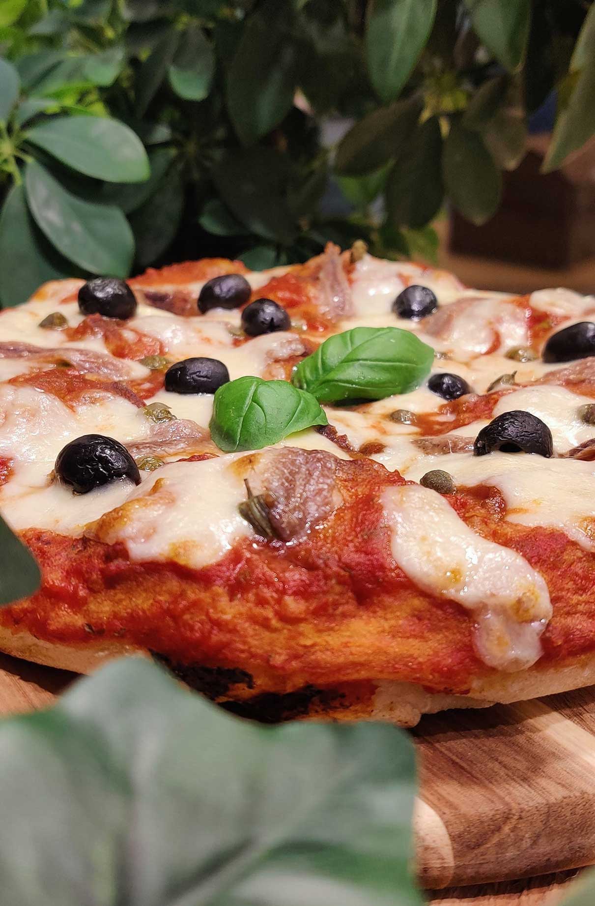Pizza platine 30x40cm puttanesca — Felice pizzeria artisanale